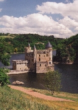 Kasteel La Roche, op een piepklein
	eilandje in de Loire.