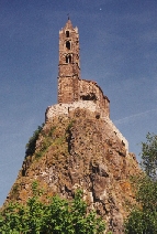 Kapel op de Rocher de St. Michel
	d'Aigulhe, het restant van een vulkaan.